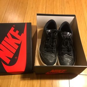 Men’s Nike Air Jordon Low.